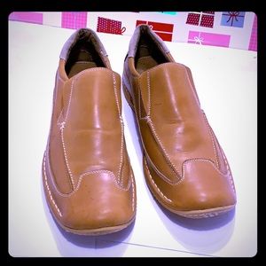 NWOT RED ALERT Men’s Moccasins. Size: 8.5 (41)